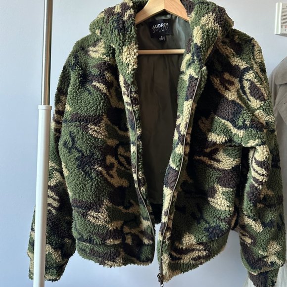 TOBI CAMO TEDDY HOODED JACKET - Picture 5 of 5